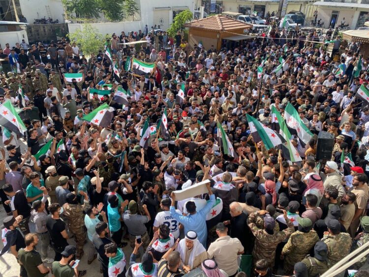 Demonstrators in Azaz, Aleppo raise the Syrian revolutionary flag. (1 July 2024/Telegram)