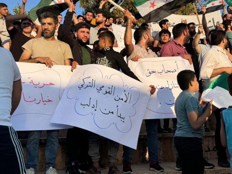 Protesters in Idlib city speak out against Erdogan’s comments about possible normalization with the Assad regime. (Photo: Telegram)